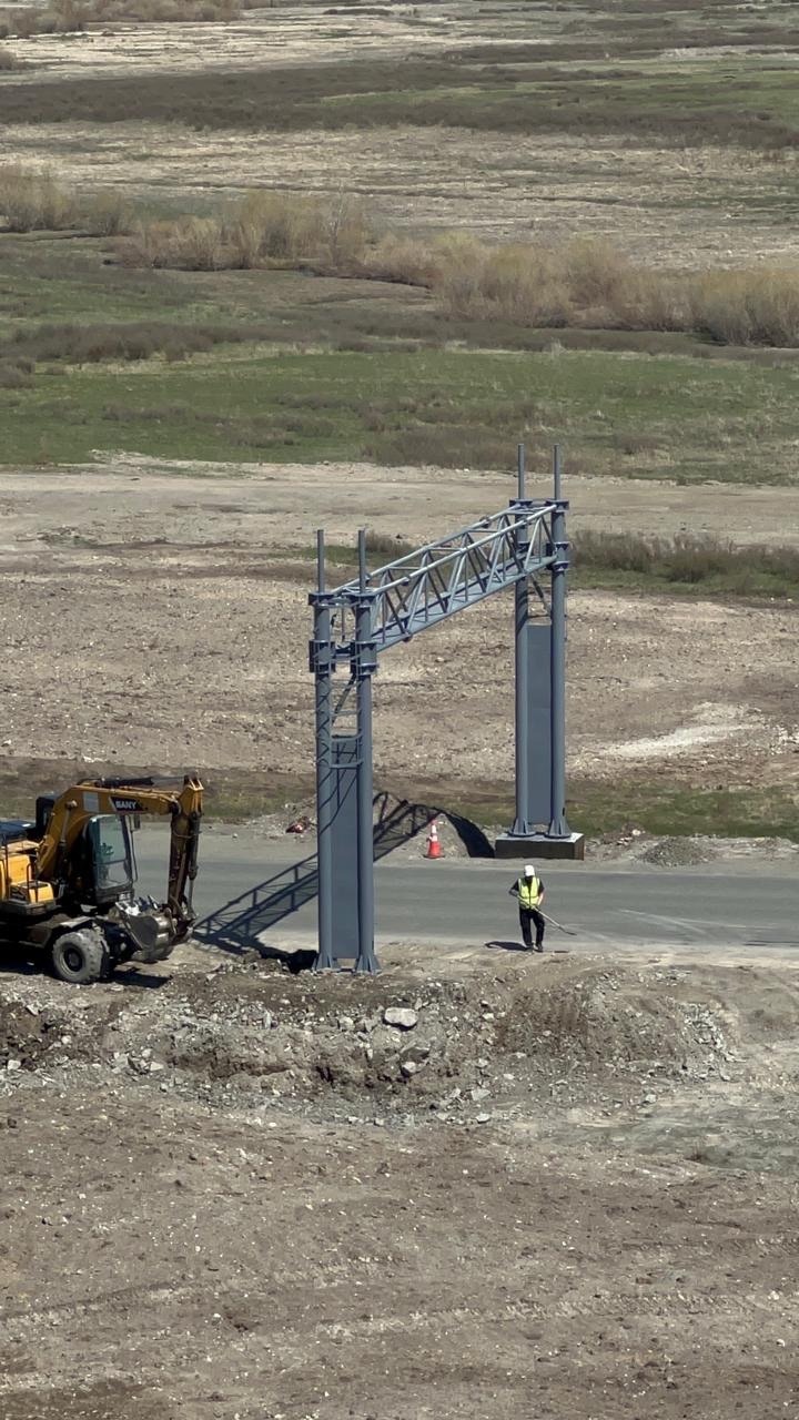 RAYERTECH ITS gantry installation on a road